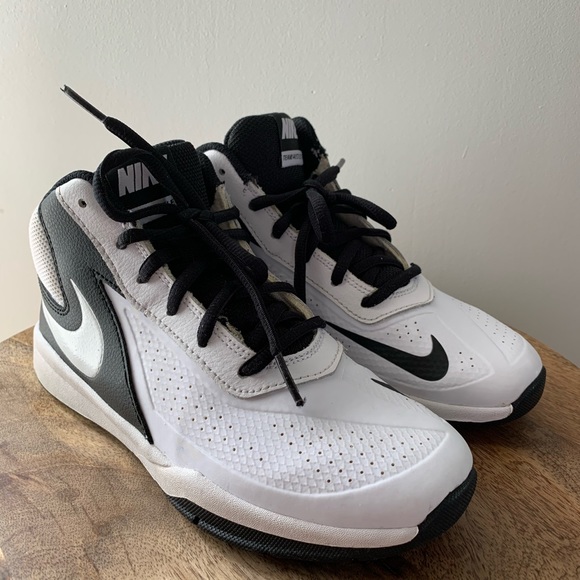 Nike TEAM HUSTLE D7 basketball sneakers - Picture 2 of 8